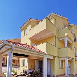 Apartments Pinta de Sol, hotel in Čižići