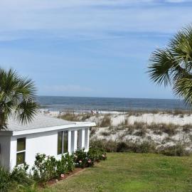 Cottage Three DIRECT OCEANFRONT Best Section of Beach - Steps to Beach -Walk to Restaurants, hotel i Saint Augustine Beach