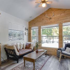 Minimalist Hideaway | WiFi, BBQ, Smart TV, Close t, hotel v destinaci Packwood