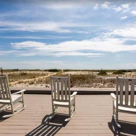 Water's edge renovated Condo with Marina Views, hotel Truróban