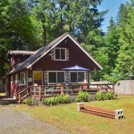 Papa`s Packwood Cabin، فندق في باكوود