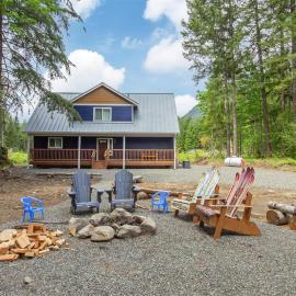 Timbers Edge | Quaint Oasis ~ Hot Tub ~ EV Charger, готель у місті Пеквуд