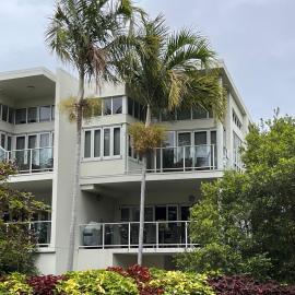 Island Romance or Family & Pool, hotel in Nelly Bay