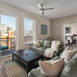 Convention Ctr - Stylish 2BD,2BA with Pool,Gym and Hot tub