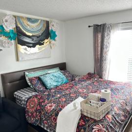Comfortable King Bedroom within A HOME WITH HOSTS, hotel in Columbus
