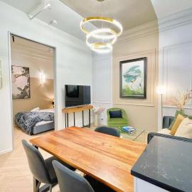 Stylish Chic Stunning 1BR Gem in The Heart of Queen St