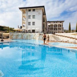 Villa Luisa Resort & Luxury Apartments, khách sạn ở San Felice del Benaco