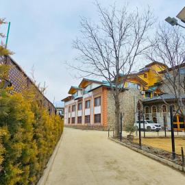 The Walnut Creek Pahalgam, hotel in Pahalgām