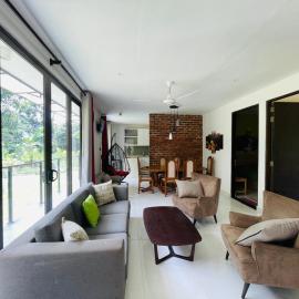 King's Horse Villa, Kuruwita