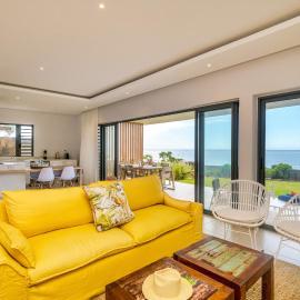 Sea N Tree Beachfront Residences, hotel in Pointe aux Sable