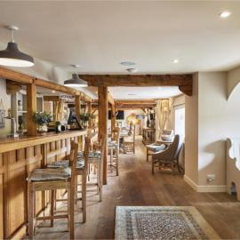The Plough Inn - Private Pub with Bar & Hot Tub, hotel in Llandegla