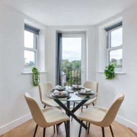 The Luxe 2Bedroom Saarb Apartment, Leatherhead, hotel in Leatherhead