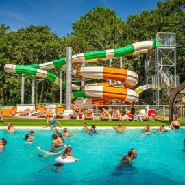 ZEcamping chiens acceptés espace aquatique et bar, hotel in La Baule