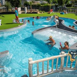 ZEcamping familial dog friendly familial parc aquatique, hotel in Olonne-sur-Mer