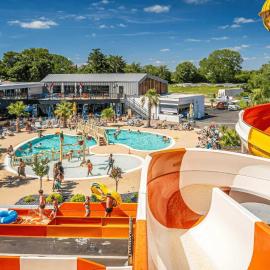 ZEcamping animations espace aquatique piscine couverte et restaurant, hotel in Saint-Hilaire-de-Riez