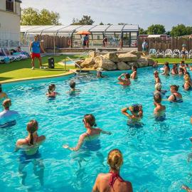 Ambon में, होटल ZEcamping 4 familial espace aquatique pet friendly