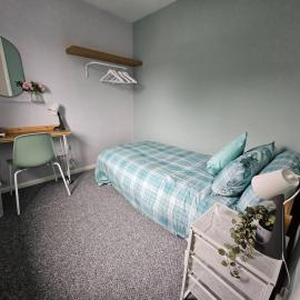 Cosy Single Room with Workspace Cardiff Bay