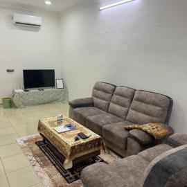 Wika Homestay, hotel di Lunas