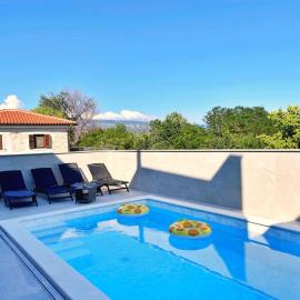 Apartment Bonum with Private Pool