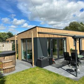Vakantie Chalet met hottub in Ibiza stijl te Zeeland