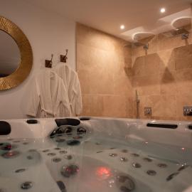 Viens on s'aime - Séjour romantique avec spa privatif près du Zoo de Beauval, Hotel in Romorantin-Lanthenay