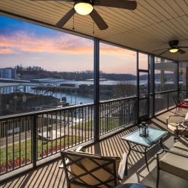 Newly Renovated- Lakefront - Pool - Boat Slip, Hotel in Stausee Lake of the Ozarks