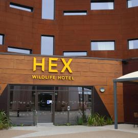 Hex Wildlife Hotel at Yorkshire Wildlife Park, hotel di Doncaster