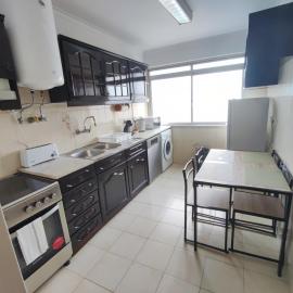 Lisbon spacious T2 in Damaia, Lisbon, Hotel in Amadora