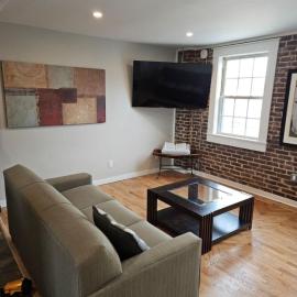 Modern 2BR in Great Location (202)