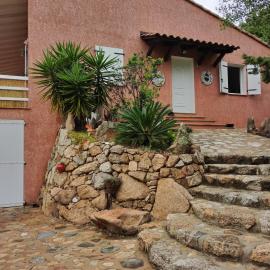 Villa individuelle avec jardin, hotelli kohteessa Sartène