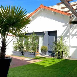 Le Palmier Studio - Private Studio, hotel in Maisons-Alfort