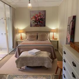 Katoomba Cosy Cottage - Entire 65sqm Cottage - Queen Bed - Kitchenette - Large Bathroom - Lounge & Sitting Room - Wifi - TV