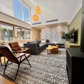 Courtyard Home In Historic Port Adelaide โรงแรมในPort Adelaide