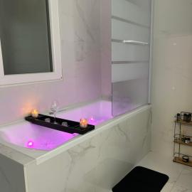 Appartement avec jacuzzi, hotel in Chalon-sur-Saône