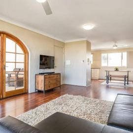 Indooroopilly Haven - Tranquil Stay with Easy City Access