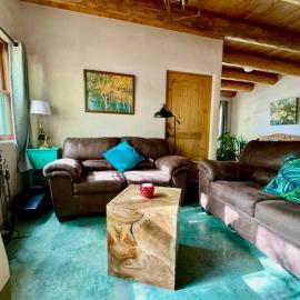 Property In The Heart Of Taos, Hotel in Taos
