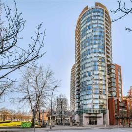 Cozy Condo! Central Location! Plus One Free Parking!