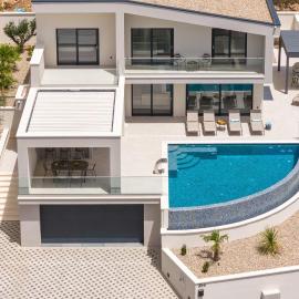 Viesnīca Seaview Villa Libero with spa zone, pool, billiard pilsētā Bajnice