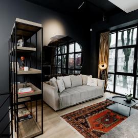 Stylish apartment, loft number 7 with office space and free private parking, hotelli Kaunasissa