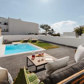 Villa Karla, Beachside Bliss in Agios Prokopios, hotel in Agios Prokopios