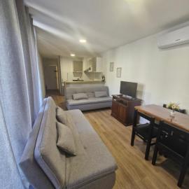 Nuevo, apartamento completo, con garaje, en Cordón Soho
