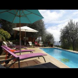 Belle villa avec piscine proche monaco, hotel in La Turbie