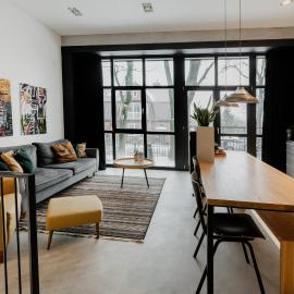Modern and spacious loft type apartment 8 with free private parking by "Owl Jazz Apartments", khách sạn ở Kaunas