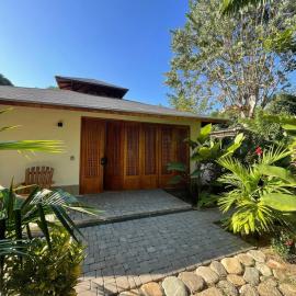 Private Vila & Pool - Tropical Gardens - Starlink Internet, hotel in Palomino