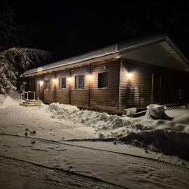 Trevligt lantligt boende i skogen, hotel a Bollstabruk