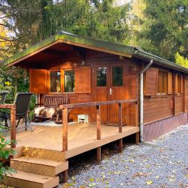 Rust en Natuur in Ons Vrijstaande Fins Chalet، فندق في إب