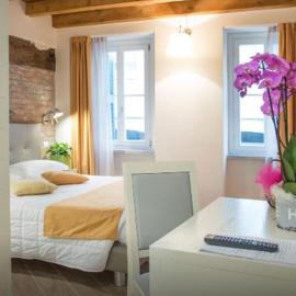 La Corte Fiorita Como, hotel na Komou
