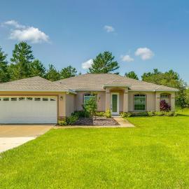 5 Mi to Weeki Wachee Springs! Poolside Retreat, hotel i Brooksville