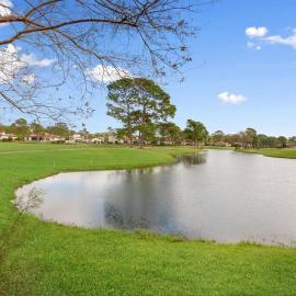 4 Bedroom house on the golf course with 2 golf carts!