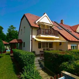 Szépkilátás Vendégház: Balatonfůzfő şehrinde bir otel